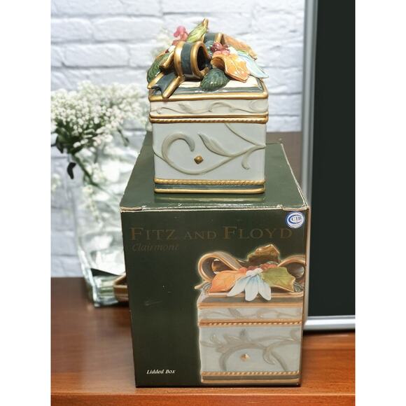 Fitz and Floyd Classics Clairmont Collection Lidded Box in Original Box 2006 - Picture 4 of 9